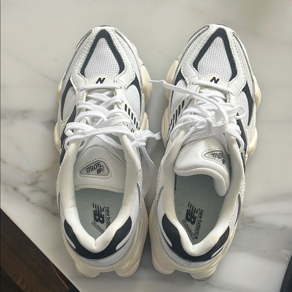 New Balance White and Black Sneakers never worn